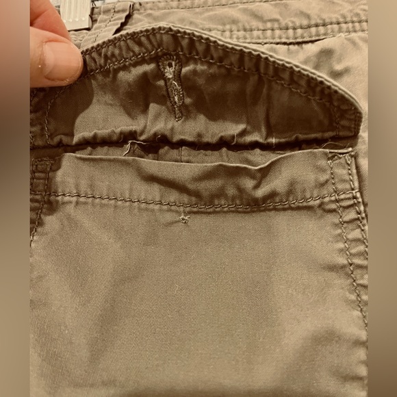 What a Workhorse! LIZ CLAIBORNE (VGUC, Size 14), Khaki-Green Shorts - Picture 11 of 12